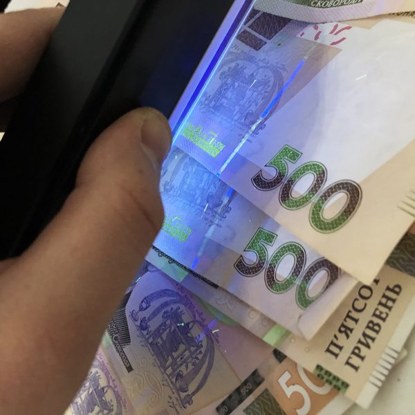 Детектор валют портативный на батарейках 01DL, устройство для проверки купюр, портативные детекторы валют — изображение 3